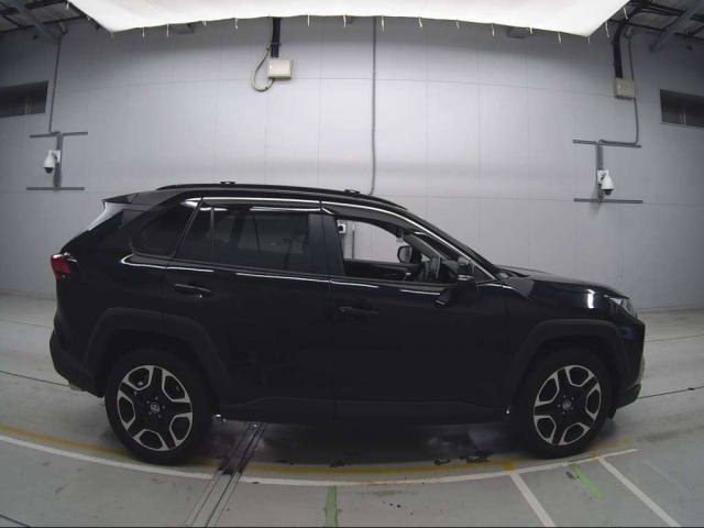 TOYOTA RAV4 2021