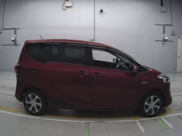 TOYOTA SIENTA 2018