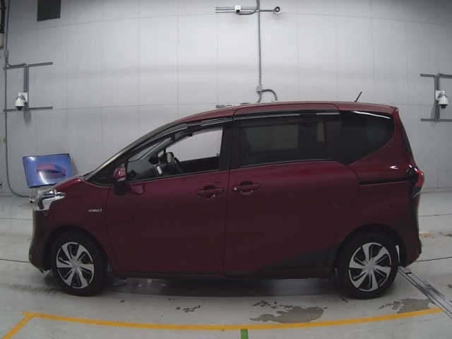 TOYOTA SIENTA 2018