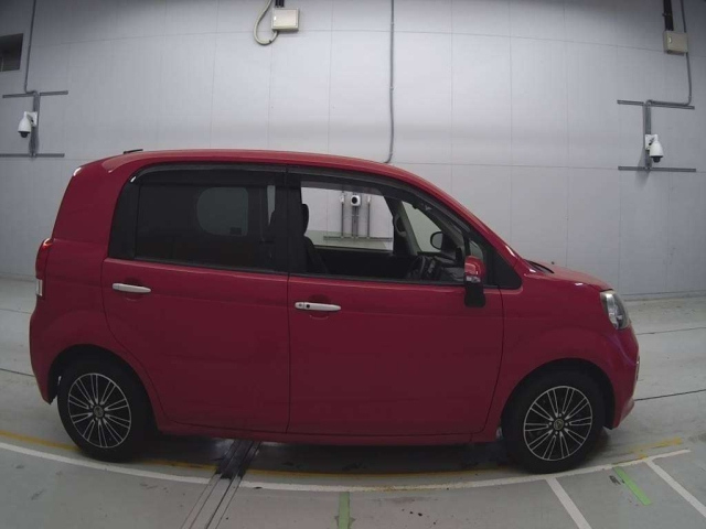 TOYOTA PORTE 2013