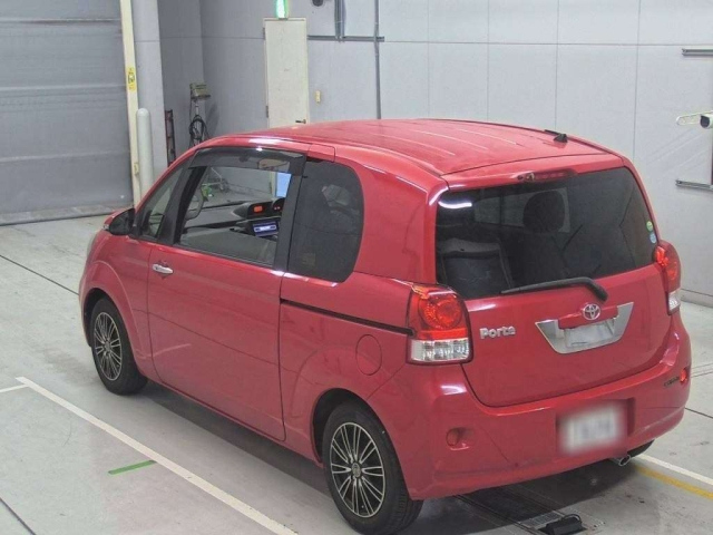 TOYOTA PORTE 2013
