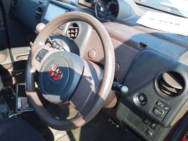 TOYOTA PORTE 2013