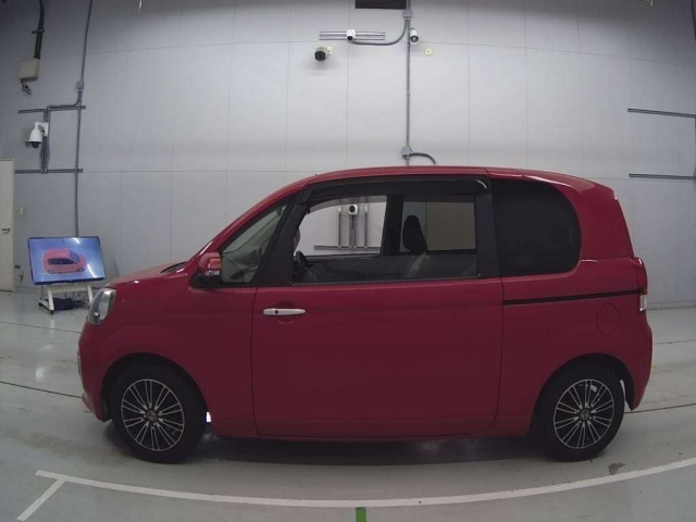 TOYOTA PORTE 2013
