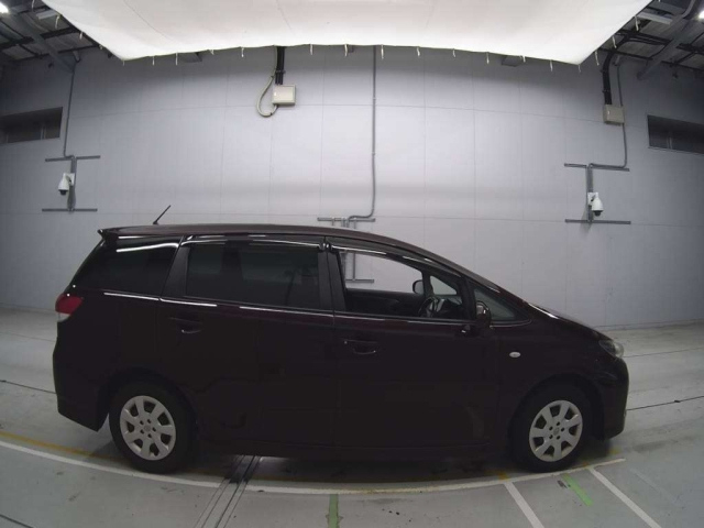 TOYOTA WISH 2011