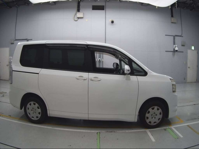 TOYOTA VOXY 2008