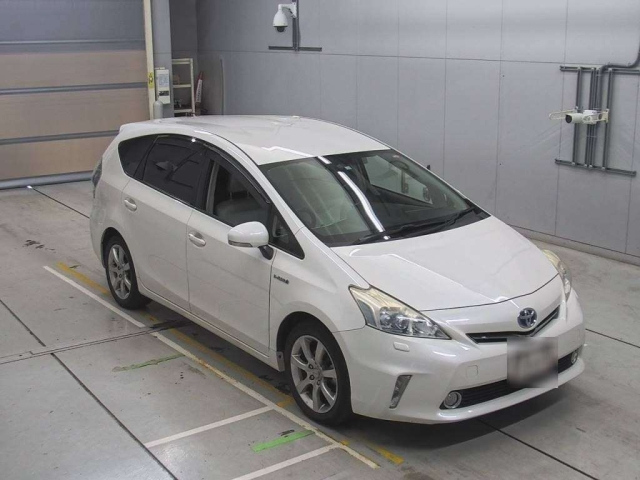 TOYOTA PRIUS ALPHA 2012