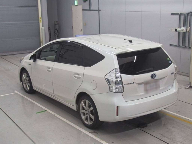 TOYOTA PRIUS ALPHA 2012