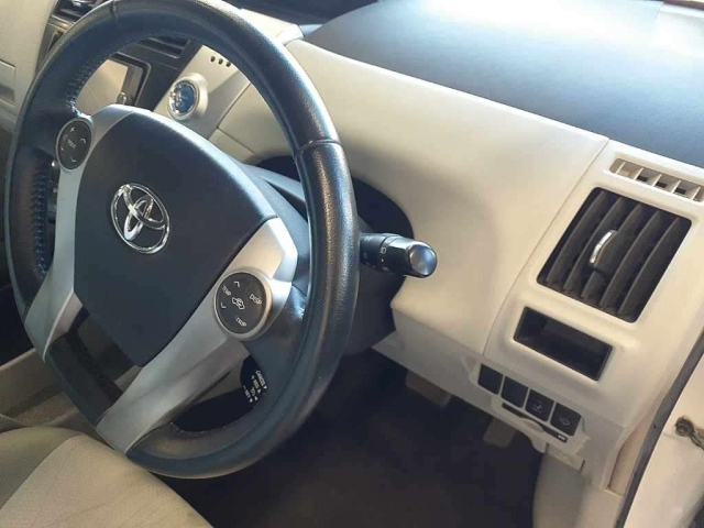 TOYOTA PRIUS ALPHA 2012
