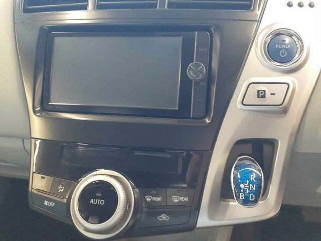 TOYOTA PRIUS ALPHA 2012