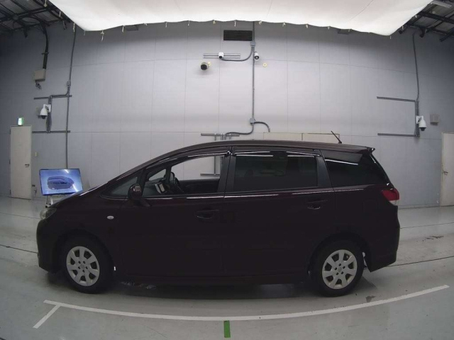 TOYOTA WISH 2011