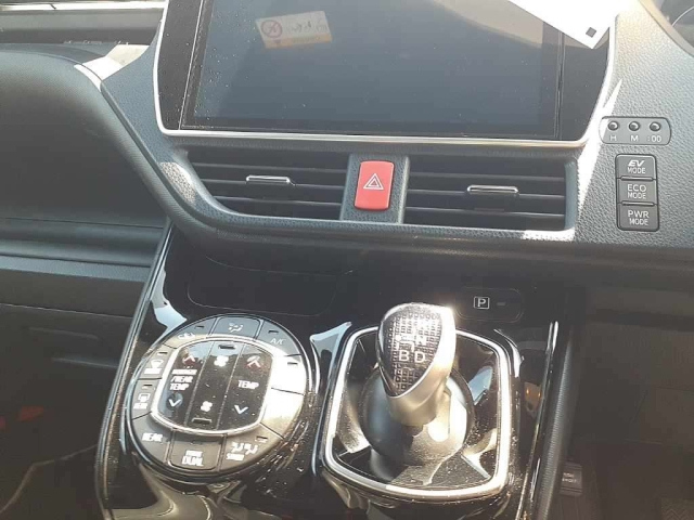 TOYOTA NOAH 2019