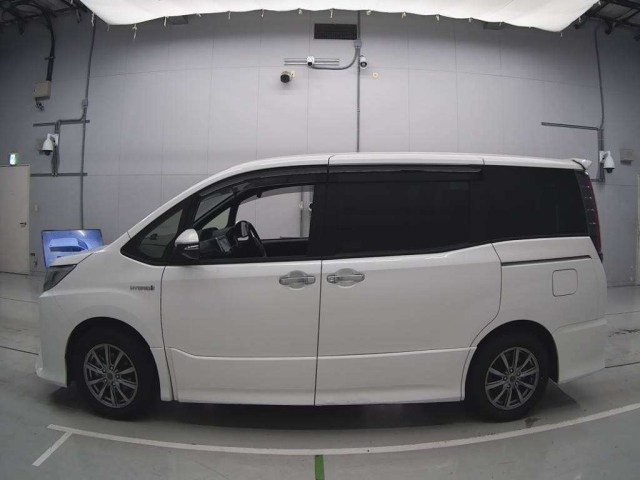 TOYOTA NOAH 2019
