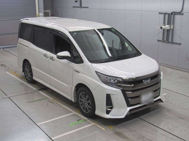TOYOTA NOAH 2019