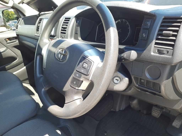 TOYOTA HIACE VAN 2023