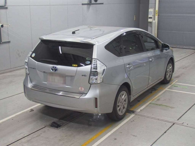 TOYOTA PRIUS ALPHA 2012