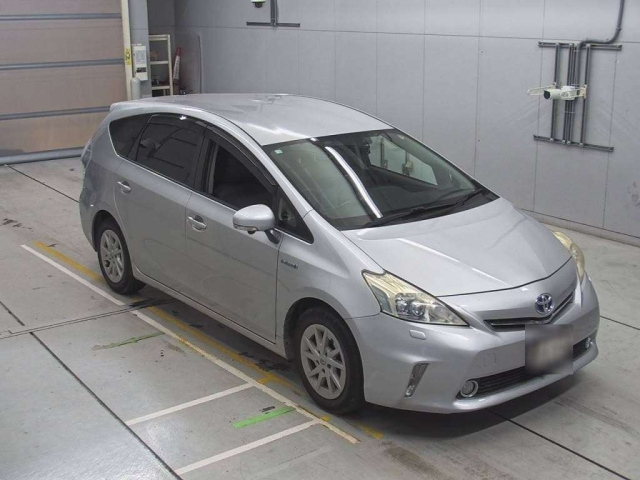 TOYOTA PRIUS ALPHA 2012