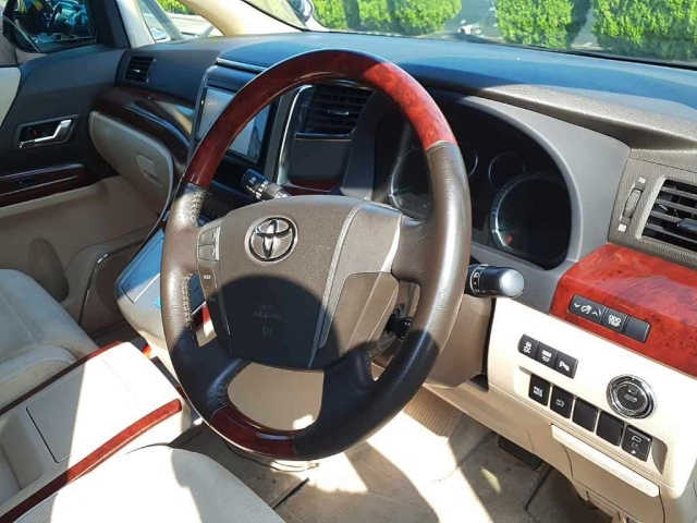 TOYOTA ALPHARD 2008