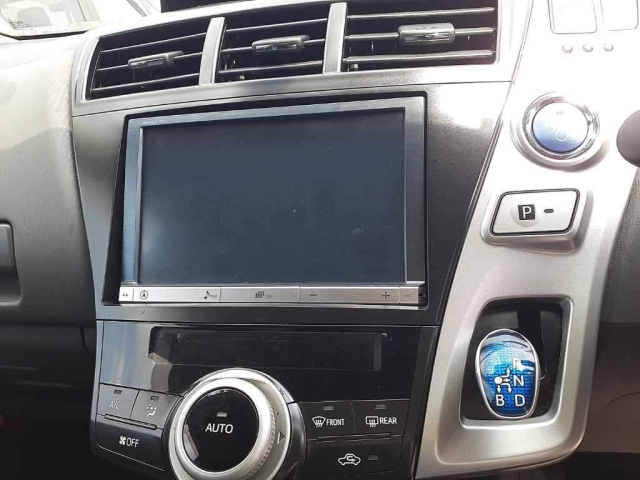 TOYOTA PRIUS ALPHA 2012