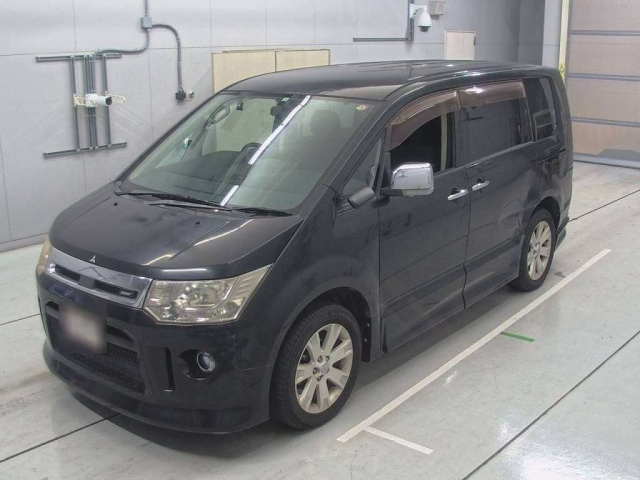 MITSUBISHI DELICA D5 2010