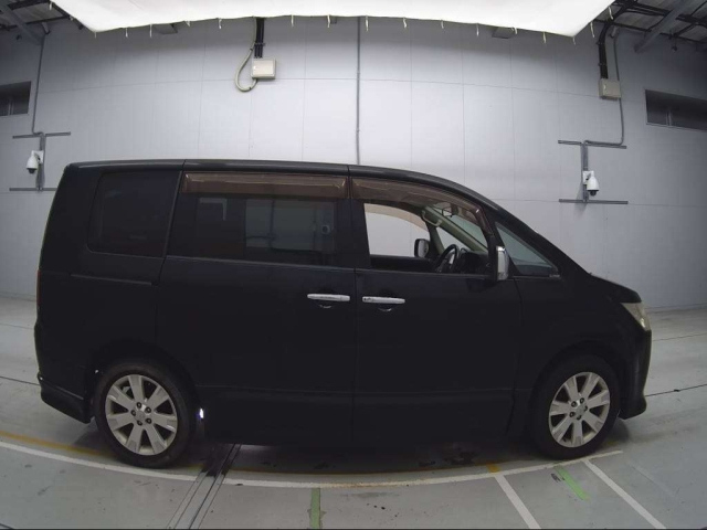 MITSUBISHI DELICA D5 2010