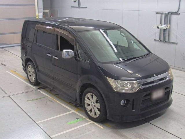 MITSUBISHI DELICA D5 2010
