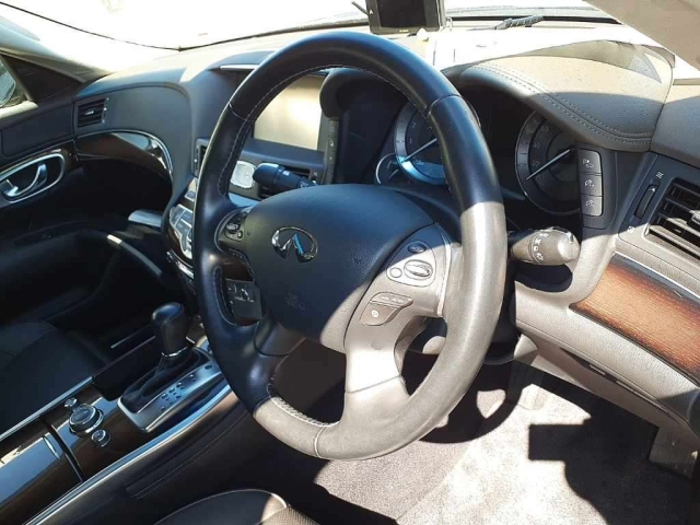 NISSAN FUGA 2015