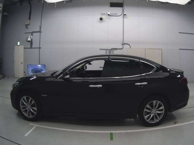 NISSAN FUGA 2015