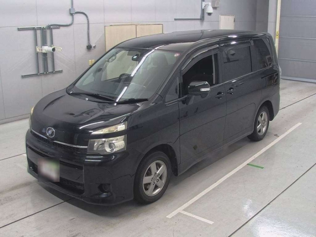 TOYOTA VOXY 2010