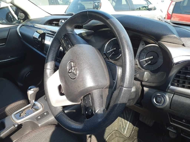 TOYOTA HILUX 2021