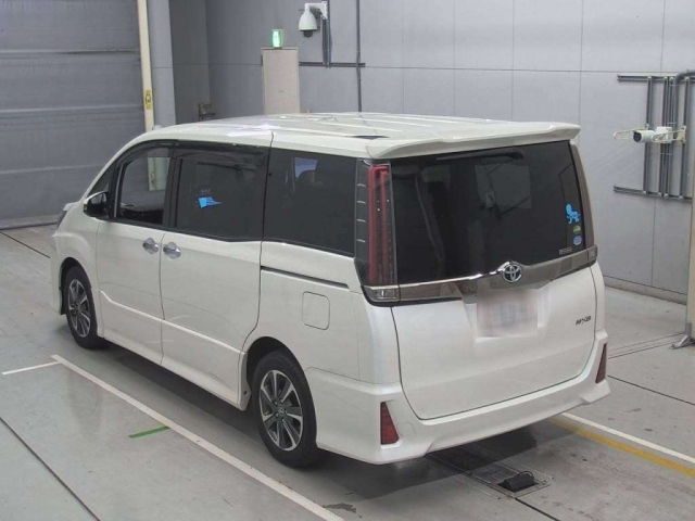 TOYOTA NOAH 2018