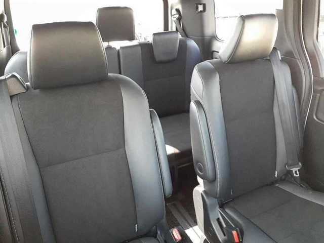 TOYOTA NOAH 2018