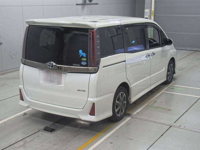 TOYOTA NOAH 2018