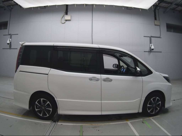 TOYOTA NOAH 2018
