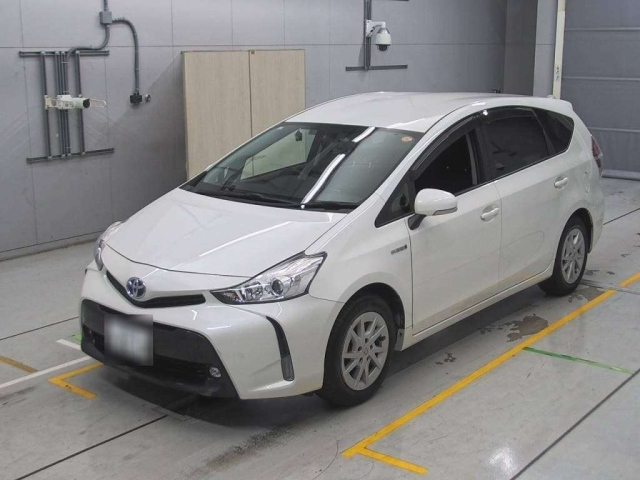 TOYOTA PRIUS ALPHA 2015
