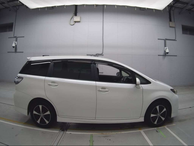 TOYOTA WISH 2012