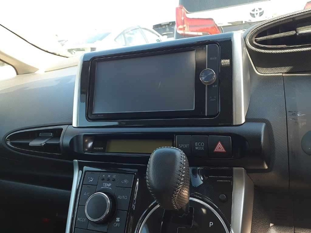 TOYOTA WISH 2012