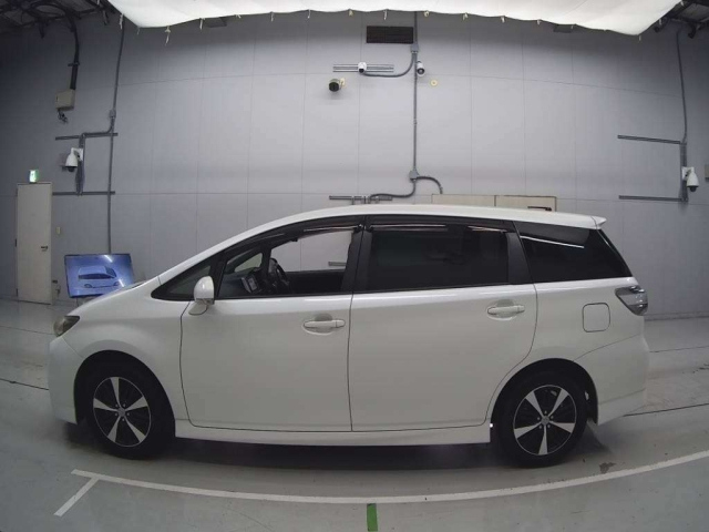 TOYOTA WISH 2012
