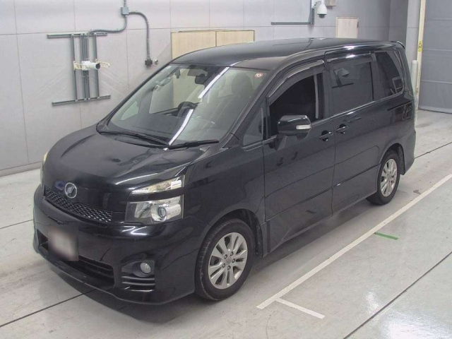 TOYOTA VOXY 2010