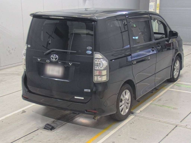 TOYOTA VOXY 2010