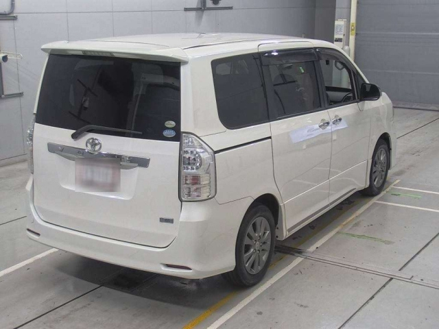 TOYOTA VOXY 2012