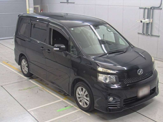 TOYOTA VOXY 2010