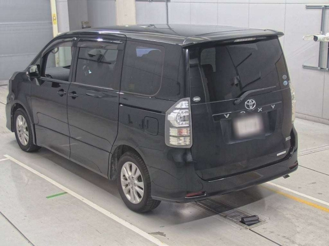 TOYOTA VOXY 2010