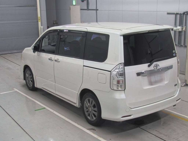 TOYOTA VOXY 2012