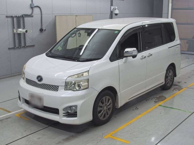 TOYOTA VOXY 2011