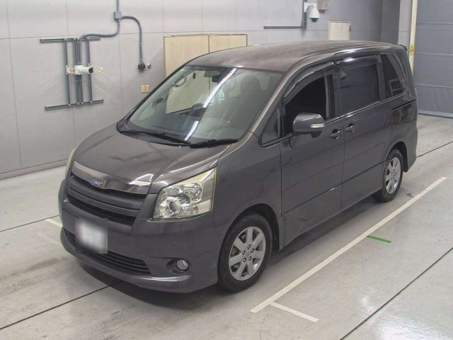 TOYOTA NOAH 2008