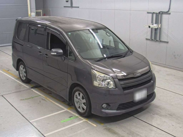 TOYOTA NOAH 2008