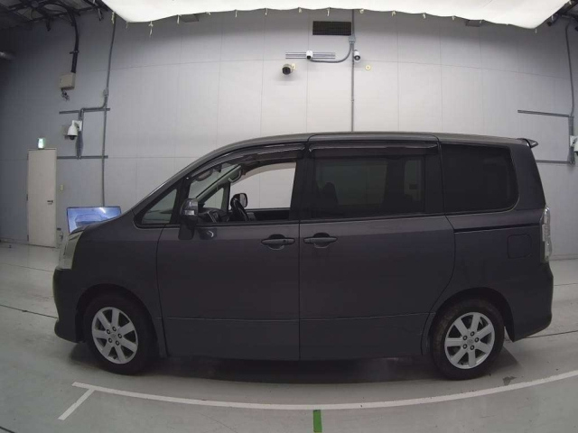 TOYOTA NOAH 2008
