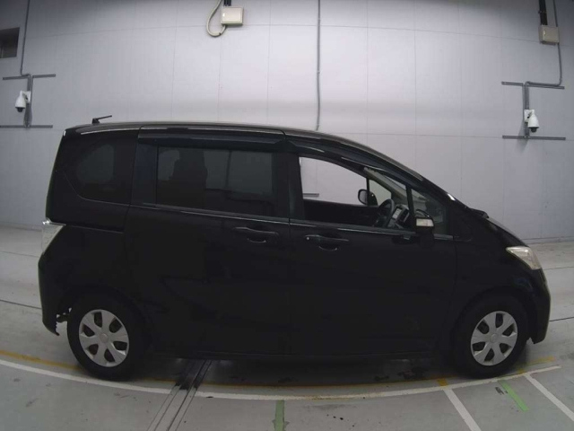 HONDA FREED 2013