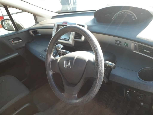 HONDA FREED 2013