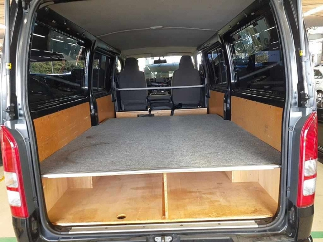 TOYOTA HIACE VAN 2016